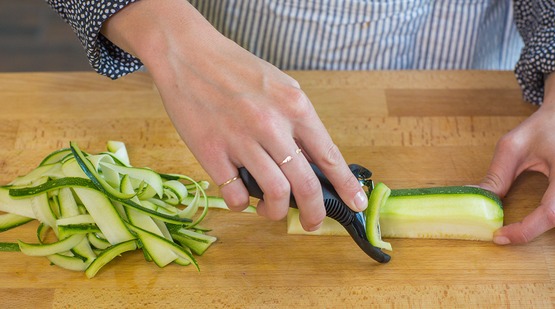 Make the zucchini noodles Make the zucchini noodles