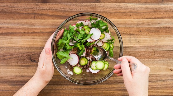 Mix the salad Mix the salad