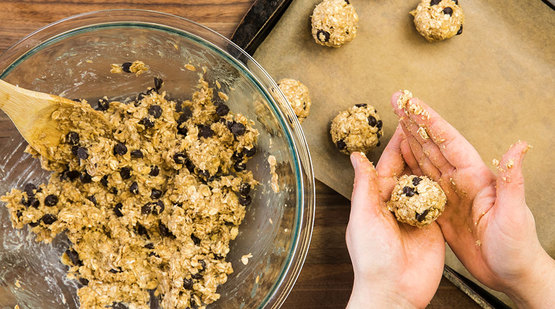 Vegan_Peanut_Butter_Banana_Oat_Balls_Step_4 Vegan_Peanut_Butter_Banana_Oat_Balls_Step_4