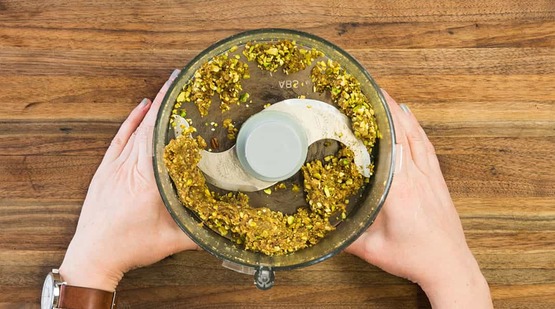 Vegan_Pistachio_Date_Balls_Step_1 Vegan_Pistachio_Date_Balls_Step_1