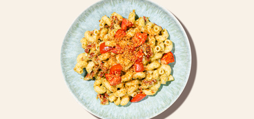 Caprese Mac & Cheese plant-based mozzarella, sun-dried tomatoes