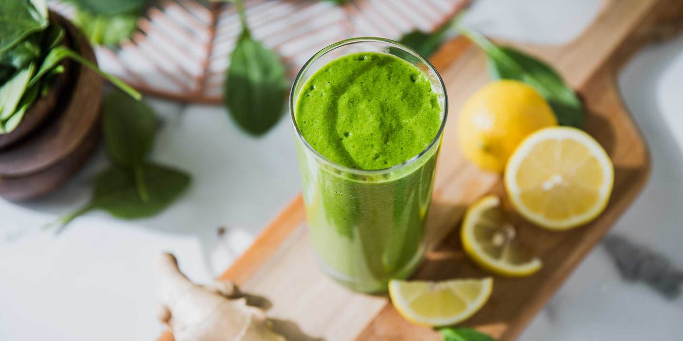 Kicked-Up Green Smoothie with Spinach, Apple, and Cayenne