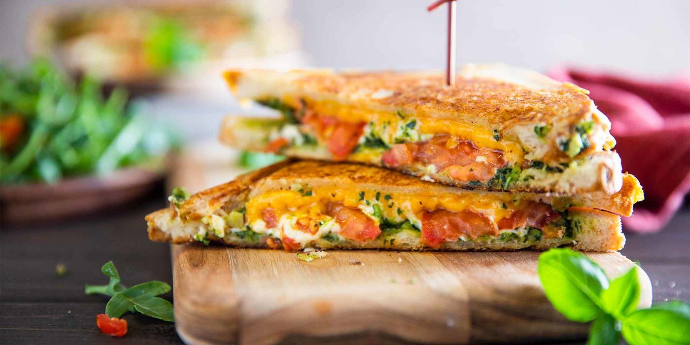 Grilled Cheese with Pesto and Arugula Salad Grilled Cheese with Pesto and Arugula Salad