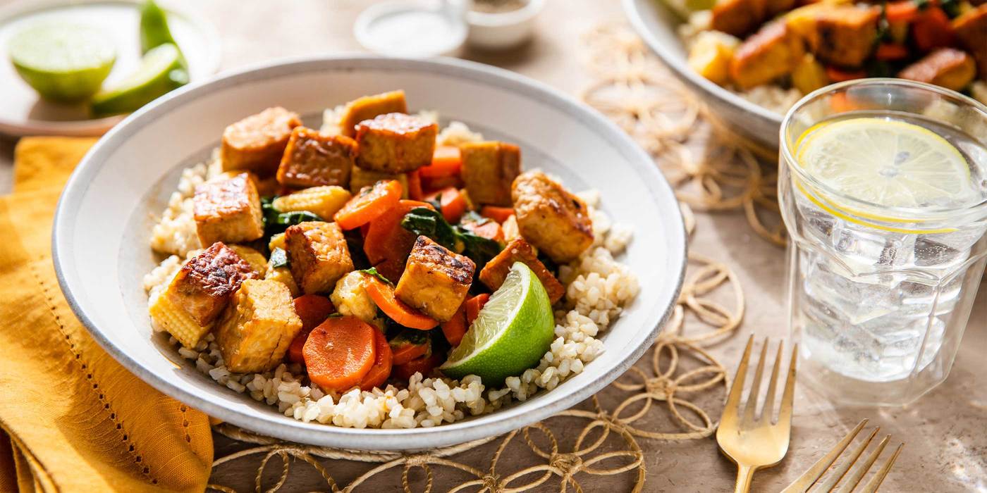 Red Curry Tempeh with Baby Corn & Brown Rice Red Curry Tempeh with Baby Corn & Brown Rice