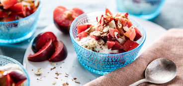 368 173 vegan cinnamonovernightoatswithvanillayogurtandplums hero