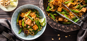 368 173 vegan thaitofucurrywithsugarsnappeas horizontal