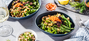 368 173 vegan mezzebowlswith marinatedwhite beans red pepperpesto horizontal