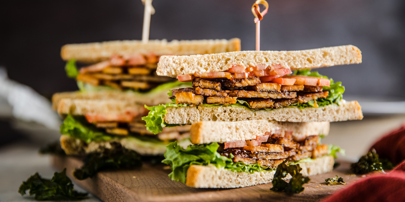 Tempeh BLTs with Garlicky Kale Chips Tempeh BLTs with Garlicky Kale Chips