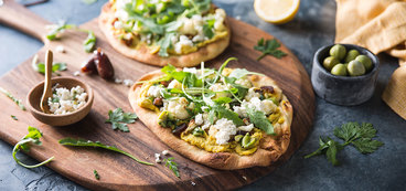 368 173 b237 vegan hummusflatbread hero 5